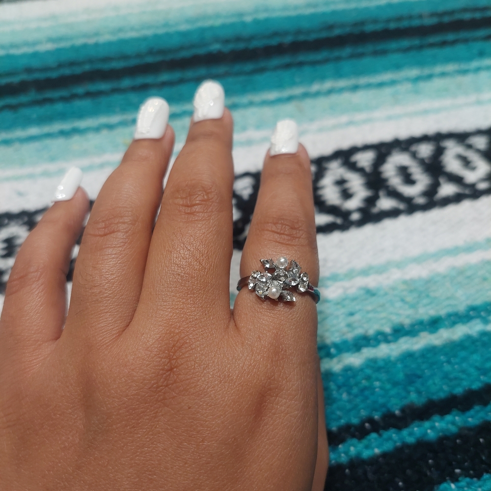 Elegant Silver Floral Ring